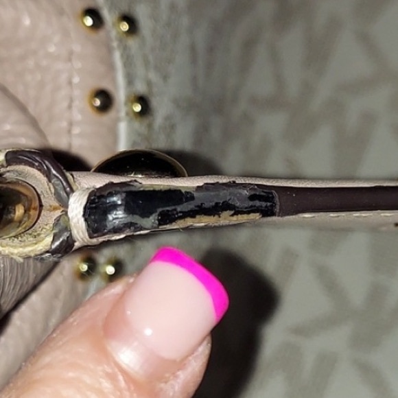 EUC Michael Kors Aria Studded Zip crossbody/shoulder strap corner piping missing - Picture 11 of 11